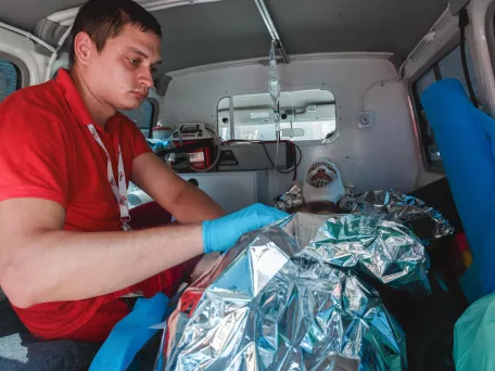 A patient with severe burns in MSF ambulance