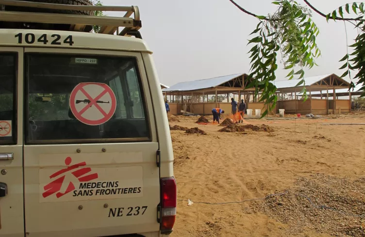 Naše auto během zásahu proti COVIDu-19, Niger, 2020. Foto: Nathalie San Gil / Lékaři bez hranic