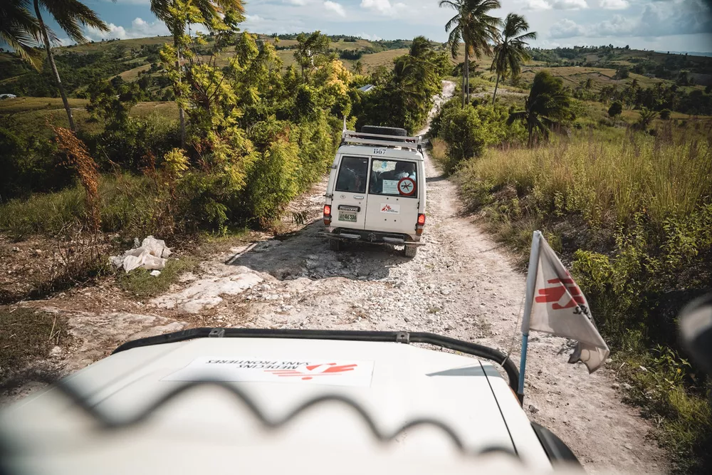 Terénní auta Lékařů bez hranic na cestě na Haiti, 2021. Foto: Pierre Fromentin / Lékaři bez hranic