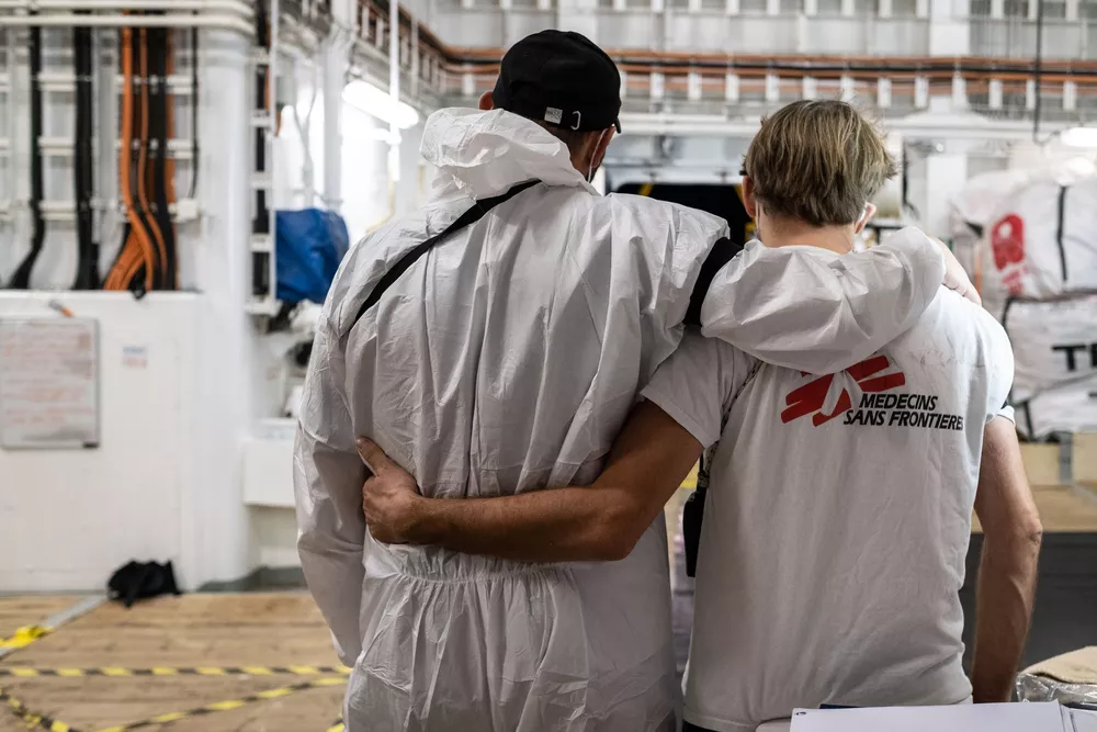 MSF SAR (Search and Rescue) teams together with the Italian authorities, are disembarking the 10 bodies of the victims that died on a wooden boat while crossing the Mediterranean on November 16.