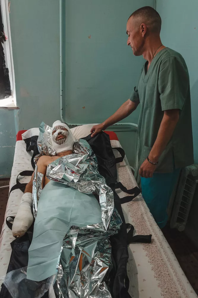 The patient is being prepared for evacuation from the hospital in Druzhkivka, Donetsk region