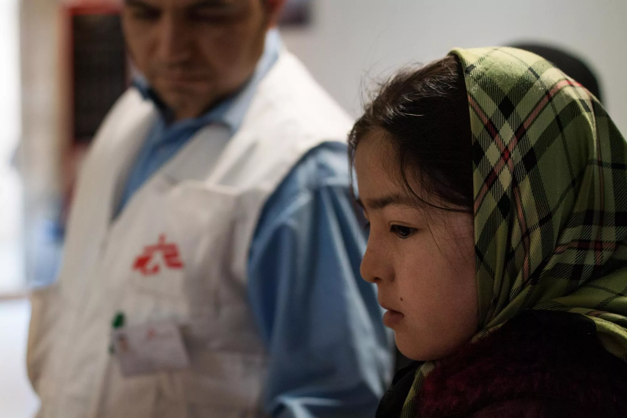 Dětská pacientka na klinice v Teheránu, Irán, 2012. Foto: Mohsen Sheikholesl / Lékaři bez hranic