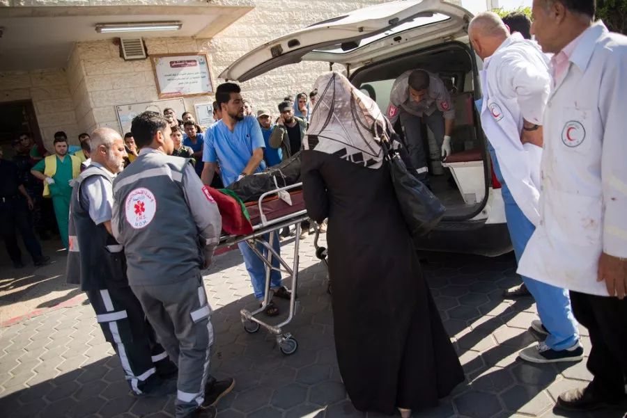 Gaza: Po demonstracích nepřetržitě ošetřujeme zraněné